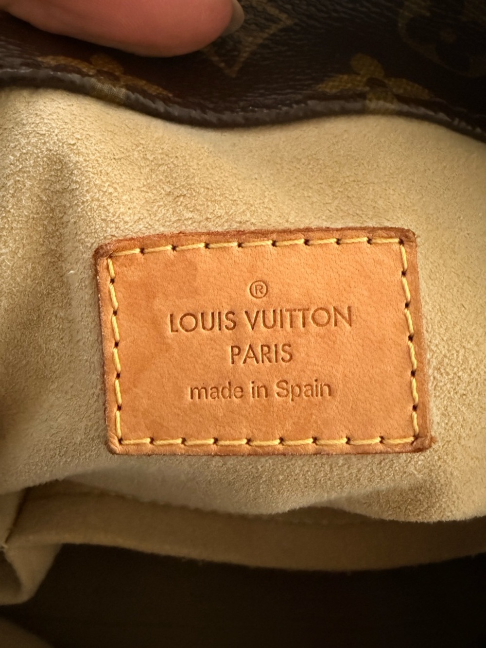 Louis Vuitton Artsy MM Monogram Handbag – Beautiful Pre-Owned Condition 🤎 - Picture 8 of 11